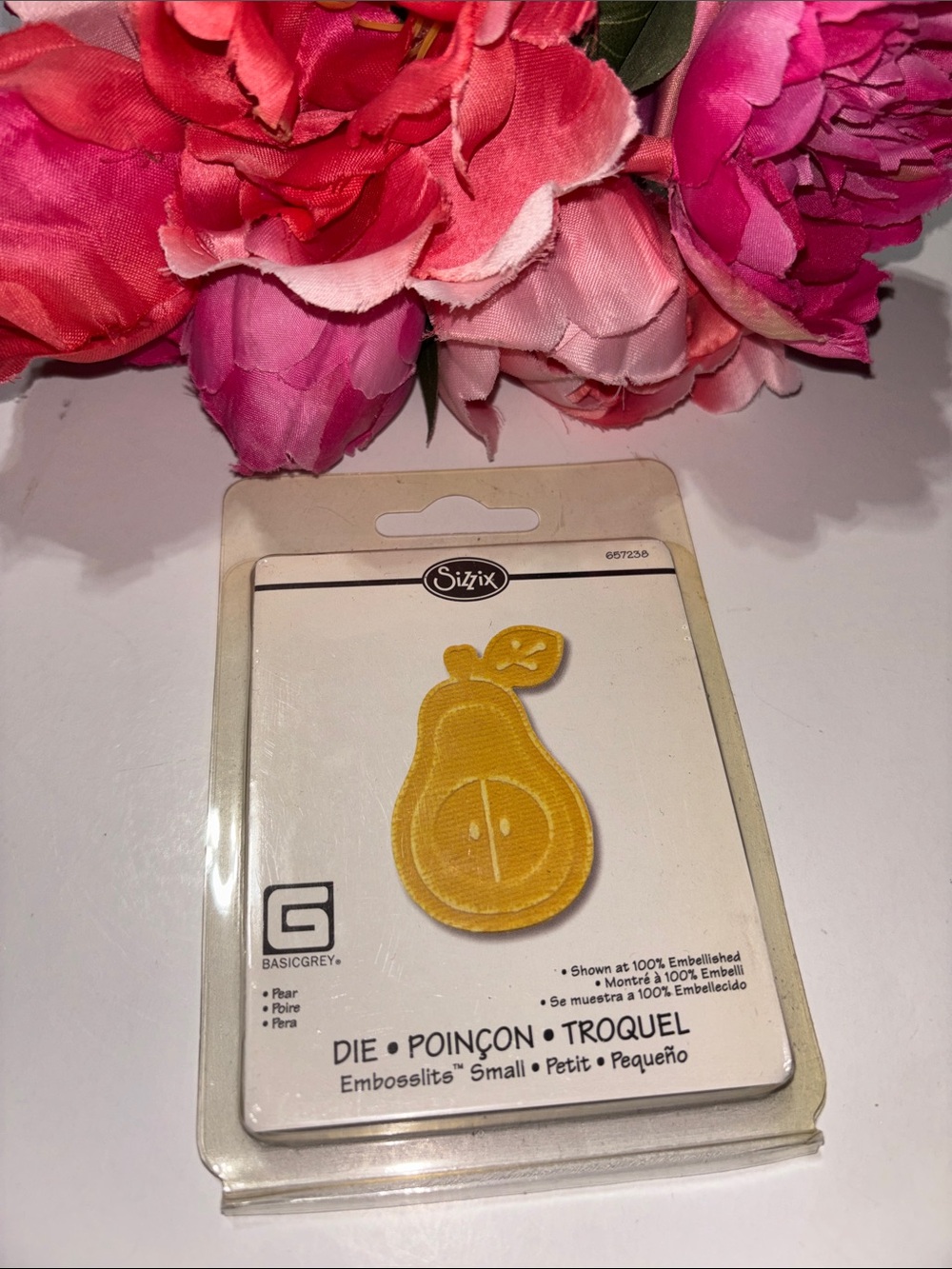 Sizzix Yellow Pear Embossing Die - Small Embellishment